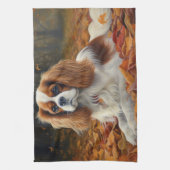 Cavalier King im Herbst Leaves Fall Inspiriert Geschirrtuch (Vertikal)
