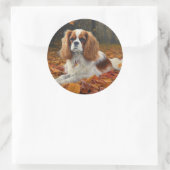 Cavalier King im Herbst Leaves Fall Inspiriert Runder Aufkleber (Tasche)