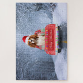 Cavalier King in Snow sitzend im Weihnachtswagen Puzzle (Vertikal)