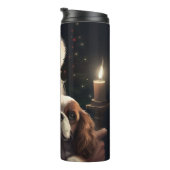 Cavalier King mit Weihnachtsfeiertag Thermosbecher (Nach rechts gedreht)