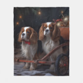 Cavalier King Snowy Sleigh Weihnachtsdekor Fleecedecke (Vorderseite)