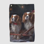 Cavalier King Snowy Sleigh Weihnachtsdekor Golfhandtuch (Vorderseite)