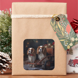 Cavalier King Snowy Sleigh Weihnachtsdekor Quadratischer Aufkleber