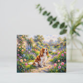 Cavalier Spaniel im Sommergarten am Teich Postkarte (Stehend Vorderseite)