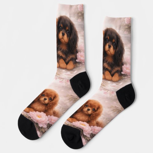 Cavalier Spaniel Welpen im Frühlingsblütenmeer Socken (Linkes Detail)
