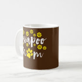 Cavapoo Mama Buttercup Blume Design mit Gelb Kaffeetasse (Vorderseite Links)