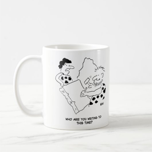 Caveman schreibt einen Letter-Cartoon Kaffeetasse (Links)