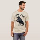 Cawfee Raven Drinking Coffee Pun T-Shirt (Vorne ganz)