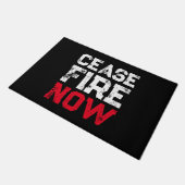Cease Fire Now white red black grunge anti war Fußmatte (Schrägansicht)