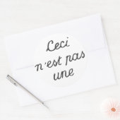 Ceci n'est pas un runder aufkleber (Umschlag)