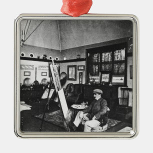 Cecil Aldin in seinem Studio Silbernes Ornament