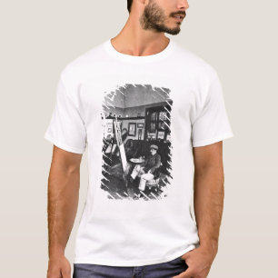 Cecil Aldin in seinem Studio T-Shirt