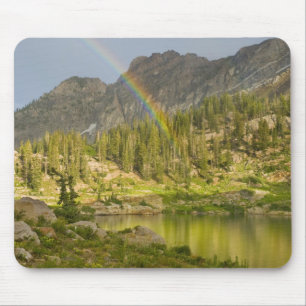 Cecret Lake mit Regenbogen über dem Devil's Castle Mousepad