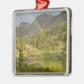 Cecret Lake mit Regenbogen über dem Devil's Castle Silbernes Ornament (Links)