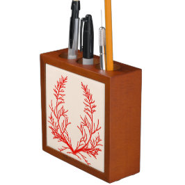Cedar-Blätter auf einem Schreibtisch Stifthalter