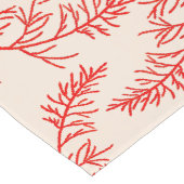 Cedar-Blätter auf einem Tischläufer (Ecke)