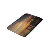 Cedar Key Sunset Bath Rug Badematte (Schrägansicht)