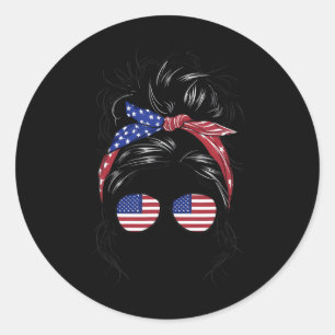 Celebrate 4. Juli Messy Bun Patriotic Girl Ame Runder Aufkleber