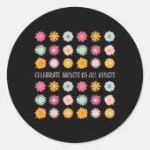 Celebrate Minds aller Art von Neurovielfalt und a Runder Aufkleber (Vorderseite)