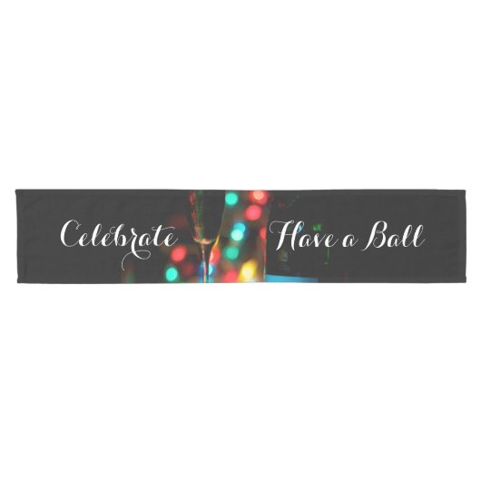 Celebrate Table Runner von RoseWrites Kurzer Tischläufer (Horizontal)