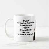 CELEBRATE UND ABSTIMMUNG FÜR KAMALA HARRIS KAFFEETASSE (Links)