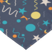 Celebration Confetti Shapes Tischdecke (Schrägansicht)