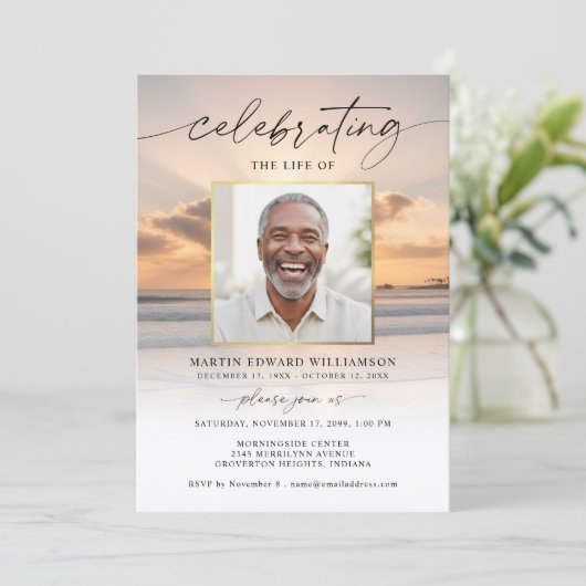 Celebration of Life Beach Sunset Photo Invitation Einladung (Stehend Vorderseite)