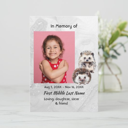Celebration of Life Service Hedgehog Children Einladung (Stehend Vorderseite)