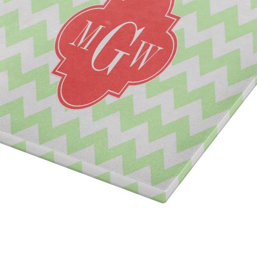 Celery Wihte Chevron Coral Quatrefolie 3 Monogramm Schneidebrett (Ecke)