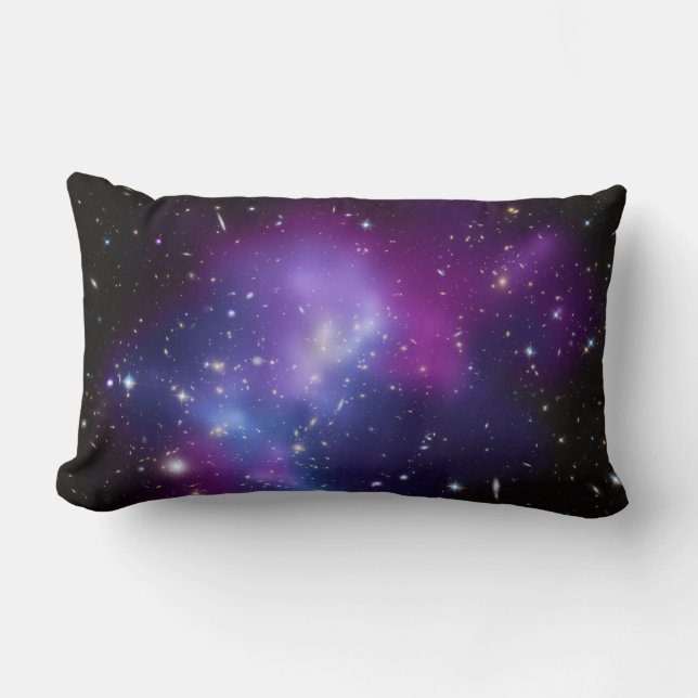 Celestial Black Blue und Lila Galaxy Cluster Lendenkissen (Vorderseite)