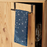 Celestial Constellation - Starry Night (4) Geschirrtuch<br><div class="desc">Mit diesem Vintagen,  himmlischen Küchentuch im Retro-Stil machen Sie eine Sternenreise. Mit einer sternenvollen Nacht mit Monden ist es das perfekte Zubehör für Weltraum-Liebhaber und Liebhaber aller Dinge Retro. Ideal für Geschenke oder für den persönlichen Gebrauch.</div>