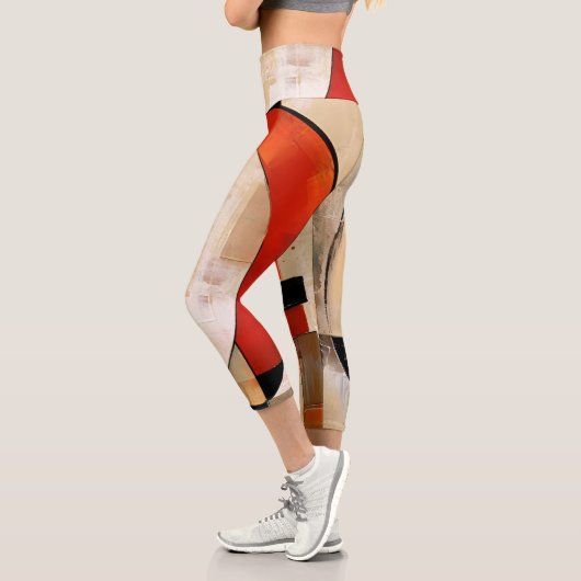 Celestial Elegance: Abstrakte Erkundung in Beige Capri Leggings (Links)