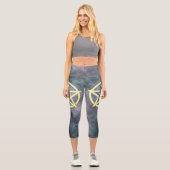 Celestial Elegance: Perle Pentagram Capri Leggings (Vorderseite)