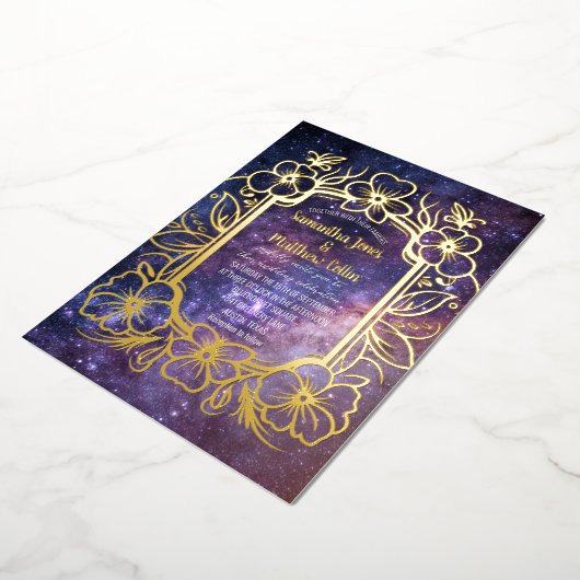 Celestial Galaxy Cosmos Night Gold Hochzeit Folieneinladung (Gedreht)