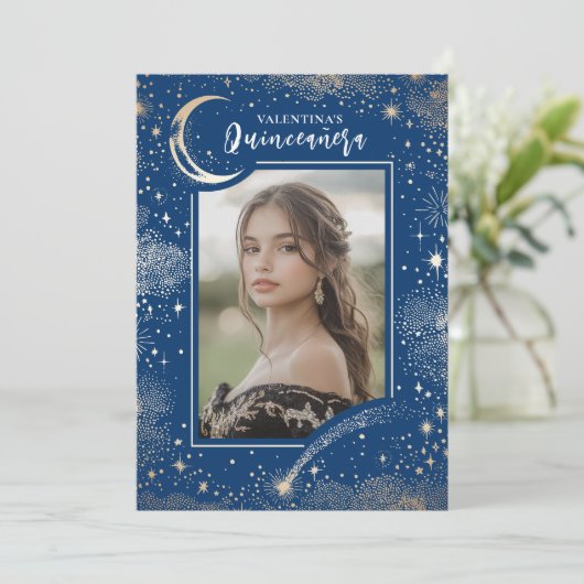 Celestial Gold Stars Moon Night Quinceanera Foto Einladung (Stehend Vorderseite)
