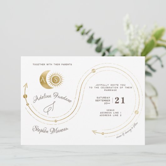Celestial Gold Sun & Moon Monogram Wappen QR Code Einladung (Stehend Vorderseite)