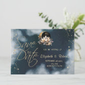 Celestial Gold Sun, Moon, Stars Lotus Night Sky Save The Date (Stehend Vorderseite)