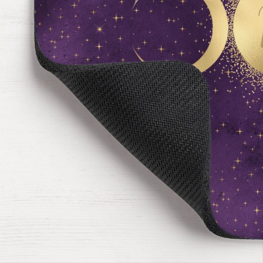 Celestial Golden Triple Moon Lila Monogram Mousepad (Ecke)