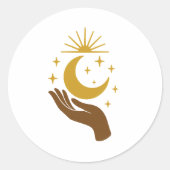 Celestial Hand Holding the Moon – Minimal Cosmic D Runder Aufkleber (Vorderseite)
