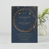 Celestial Midnight Gold Monogramme Elegante Hochze Einladung (Stehend Vorderseite)