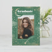 Celestial Modern Green Graduate Foto Abschluss Ankündigung (Stehend Vorderseite)