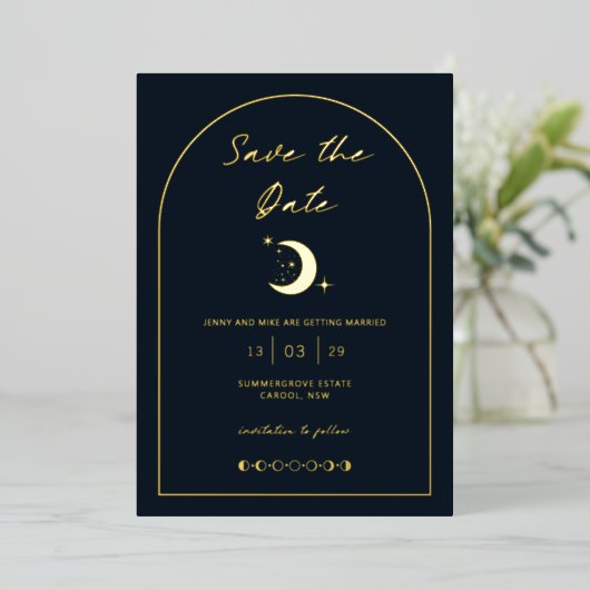 Celestial Moon and Stars Arch Save the Date Folieneinladung (Stehend vorne)