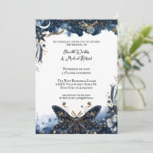 Celestial Navy Blue and Gold Moth Romantic Wedding Einladung (Stehend Vorderseite)