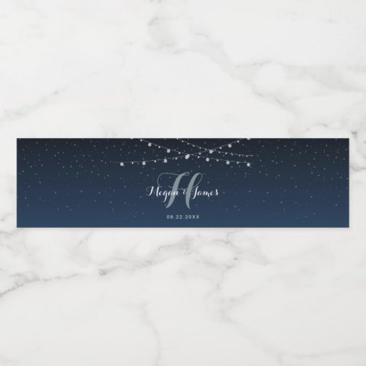 Celestial Navy Blue Starry Night Wedding Monogram Wasserflaschenetikett (Einzelnes Label)