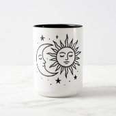 Celestial Sun and Moon Harmony — Minimalist Cosmic Zweifarbige Tasse (Mittel)