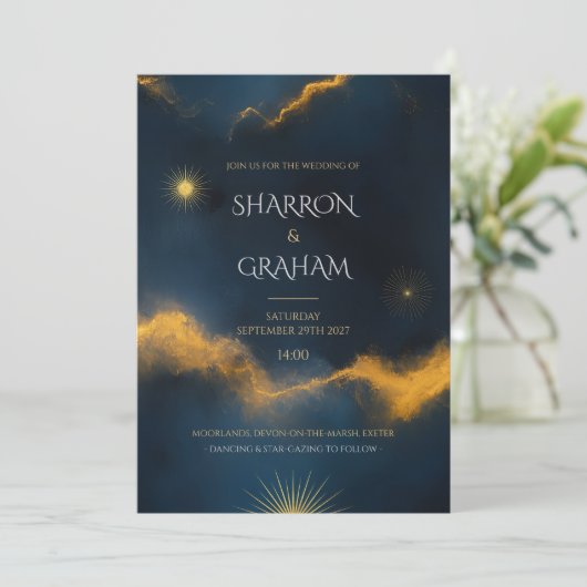 Celestial Wedding - Midnight Blue Starry Night Einladung (Stehend Vorderseite)