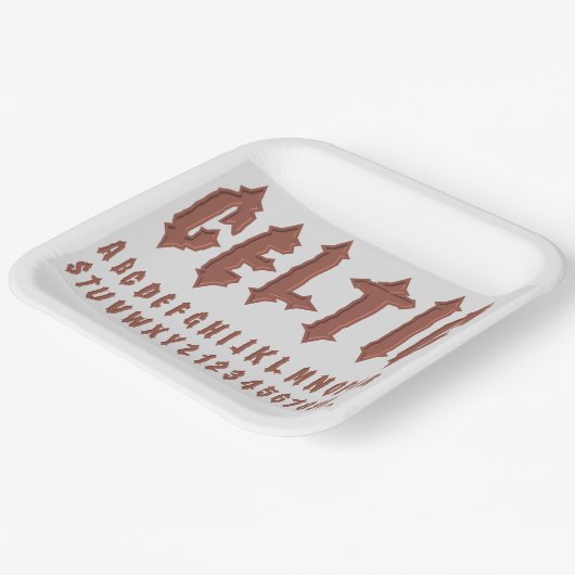 Celtic Alphabet Schriftart Pappteller (Gewinkelt)