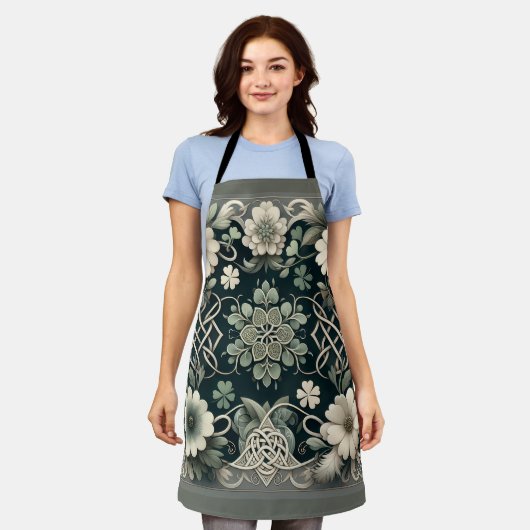 Celtic Clover Floral Charm Schürze (Getragen)