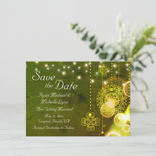 Celtic Clovers and String Lights Irish Wedding Save The Date (Stehend Vorderseite)
