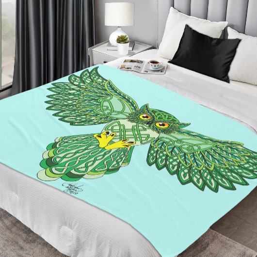 Celtic Flight Owl Green Fleecedecke